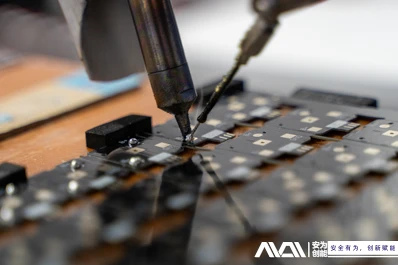 È possibile utilizzare le batterie al litio ricaricabili durante la ricarica?