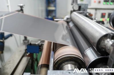Elettrodo positivo a batteria al litio rivestito con bordo in ceramica: princ...