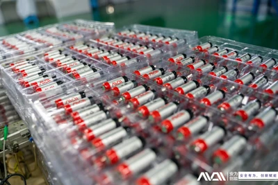 È possibile portare a bordo batterie ricaricabili al litio?