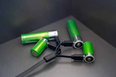 Come eseguire correttamente la carica iniziale di una batteria ricaricabile a...